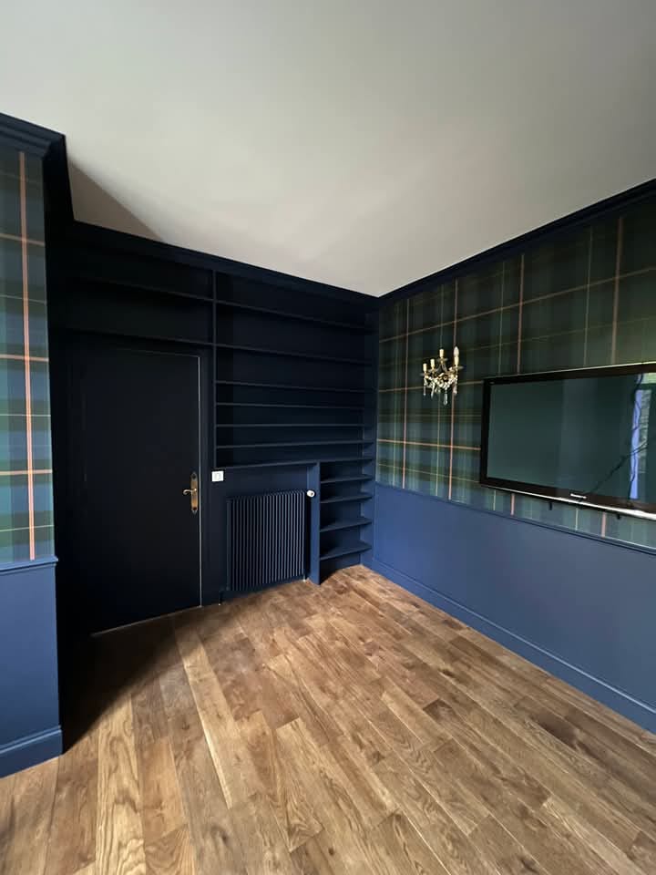 Bibliothèque sur-mesure bleu marine et tartan